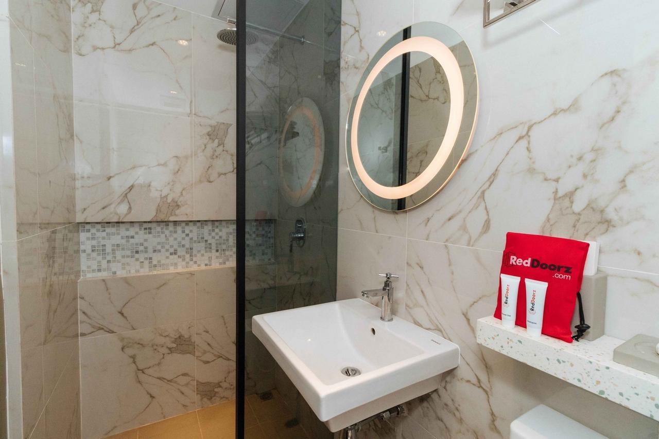 Reddoorz Premium Near Ust Hospital Hotel Манила Екстериор снимка